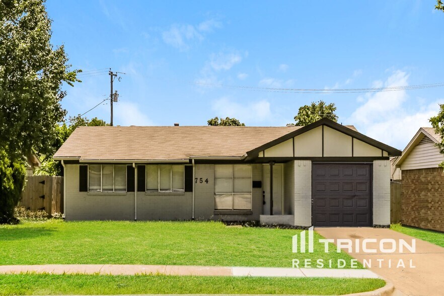 Primary Photo - 754 W Grubb Dr