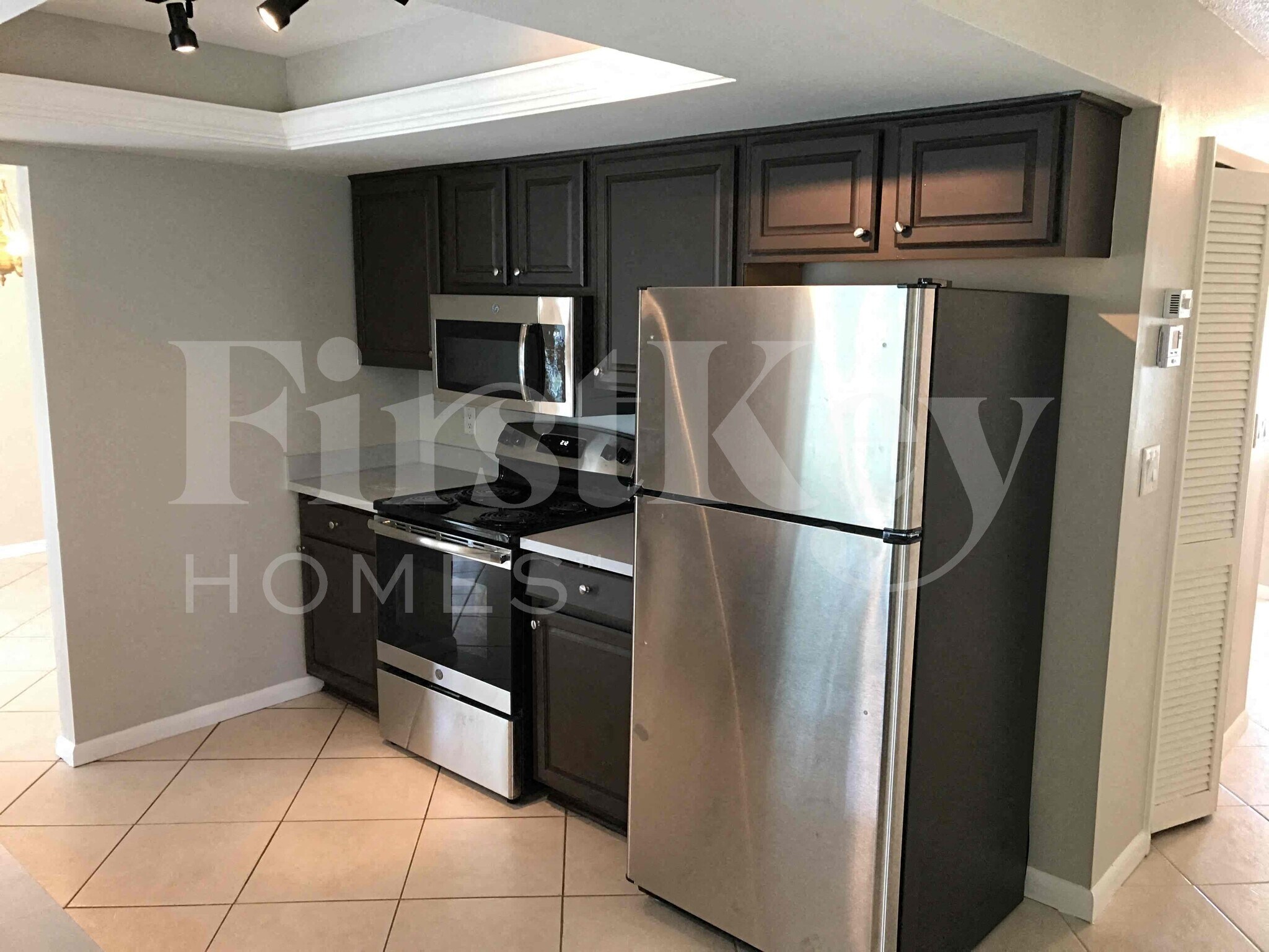 Building Photo - 904 SE 34th Terrace