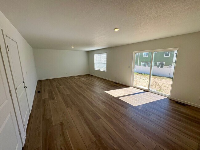 Building Photo - 4 Bed with Office, Brand New Home