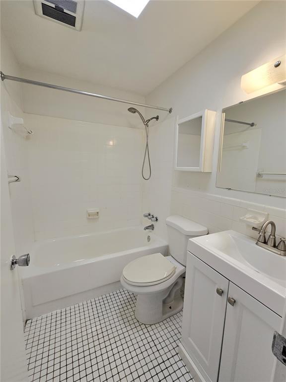 Building Photo - 2366 Shelley St