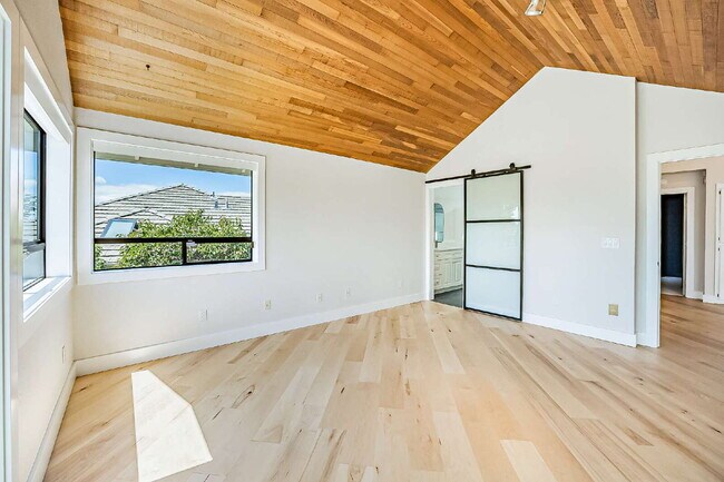 Building Photo - Sophisticated and Elegant home is located in Harbor Ridge at Browns Point. Spacious 4 bedroom, 4 ...