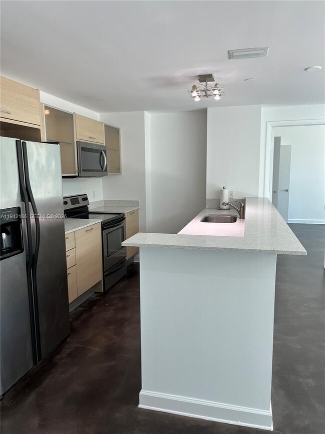 Building Photo - 350 NE 24th St