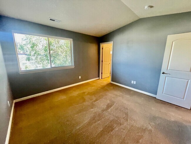 Building Photo - 12947 NW Clement Ln