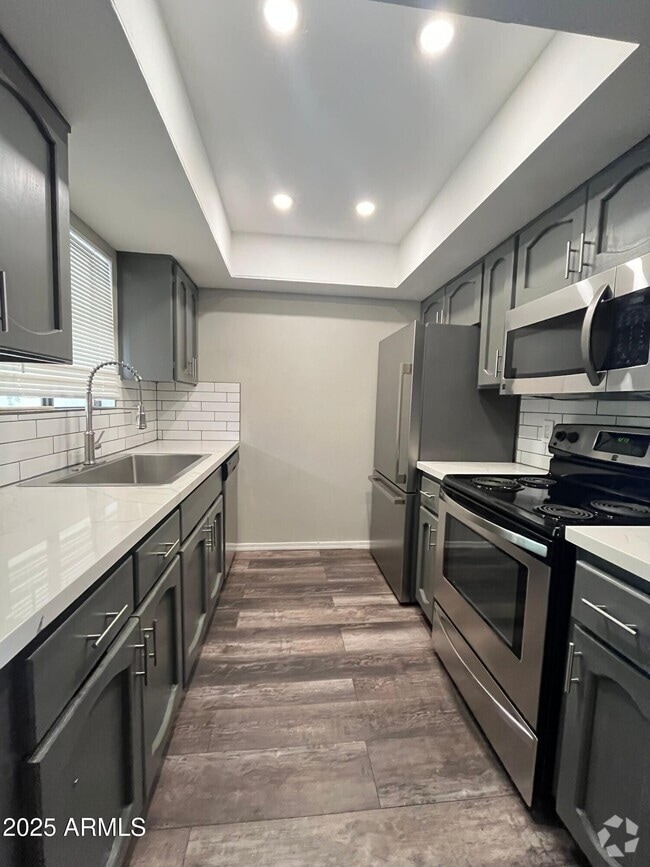 Building Photo - 3119 W Cochise Dr