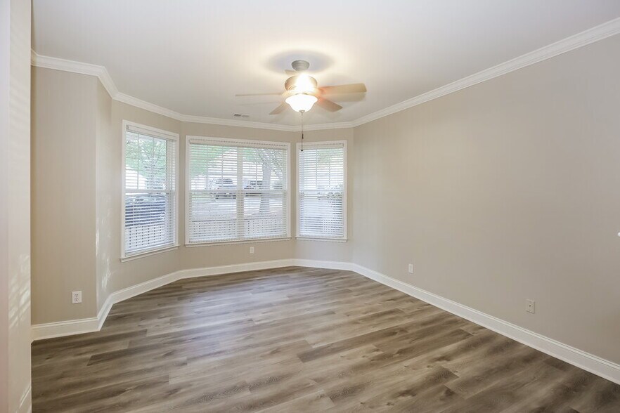 Building Photo - 15513 Crossing Gate Dr