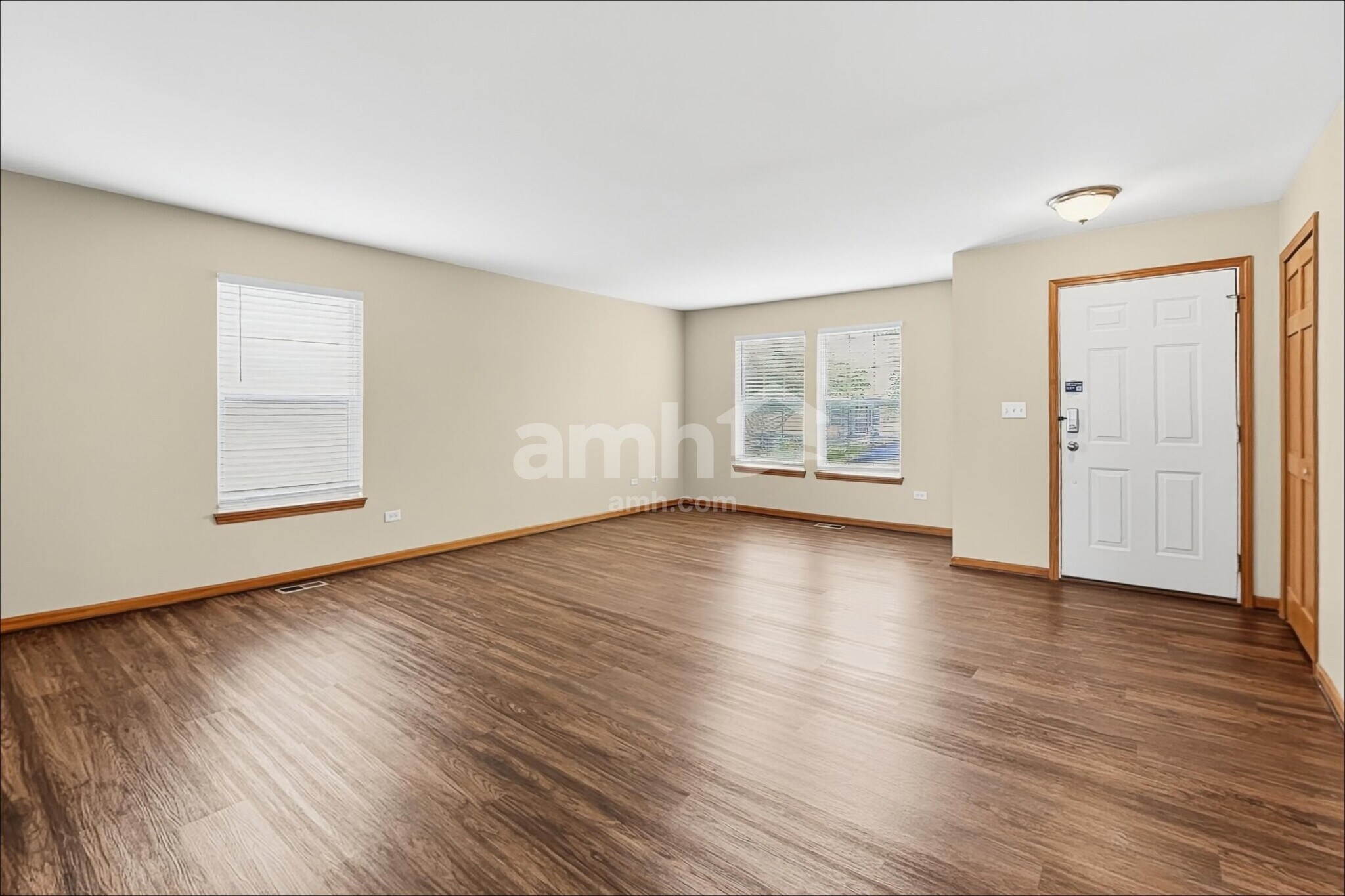 Building Photo - 3229 Kenilworth Ln