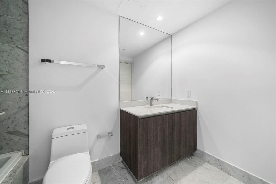 Building Photo - 801 S Miami Ave