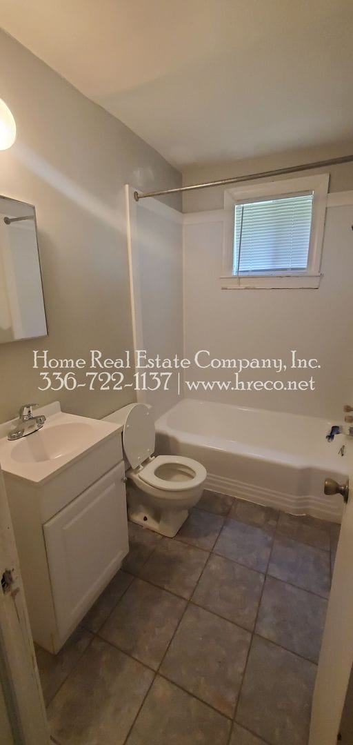 Building Photo - 1325 Cunningham St