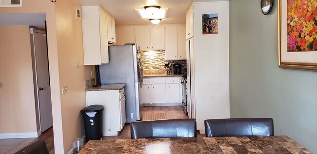 Building Photo - $3,500- 3 Bed/ 2 Bath Townhome in Scripps ...