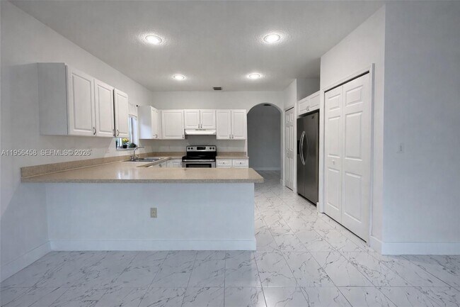 Building Photo - 841 SW 6th St