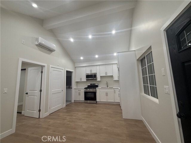 Primary Photo - 8039 Allott Ave