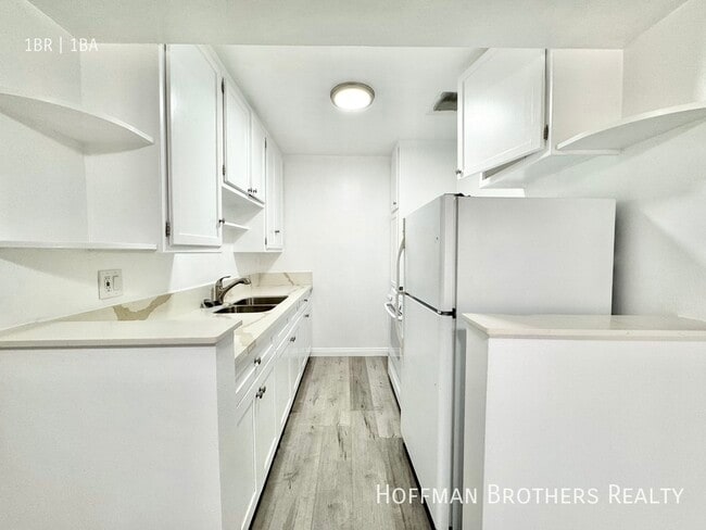 Building Photo - 428 S Sherbourne Dr