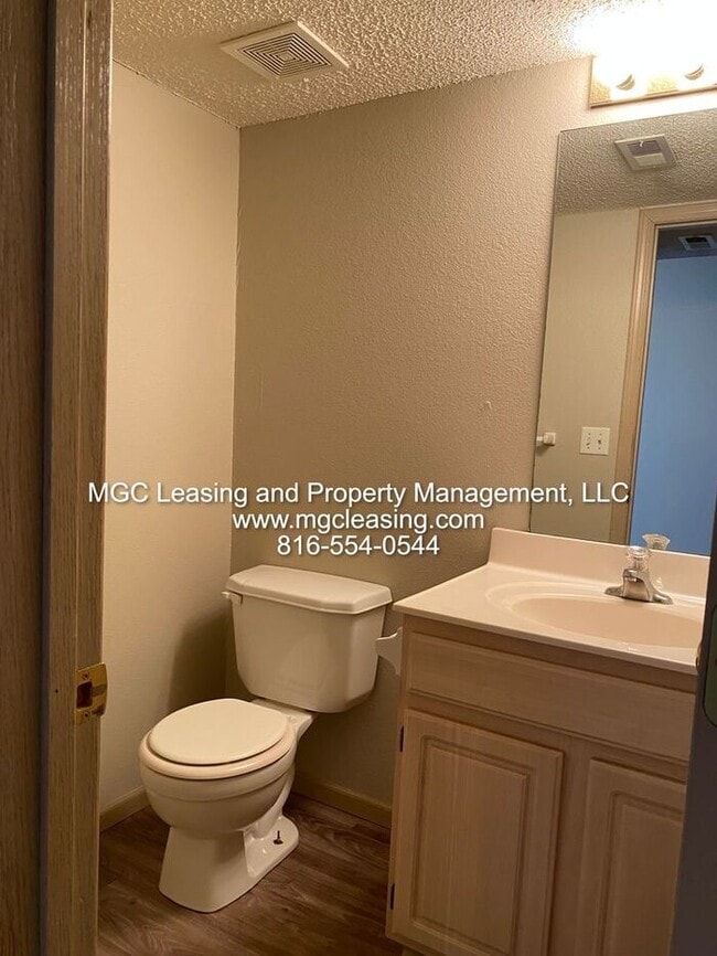 Building Photo - Live the Harrisonville Lifestyle at South Garden Townhomes!