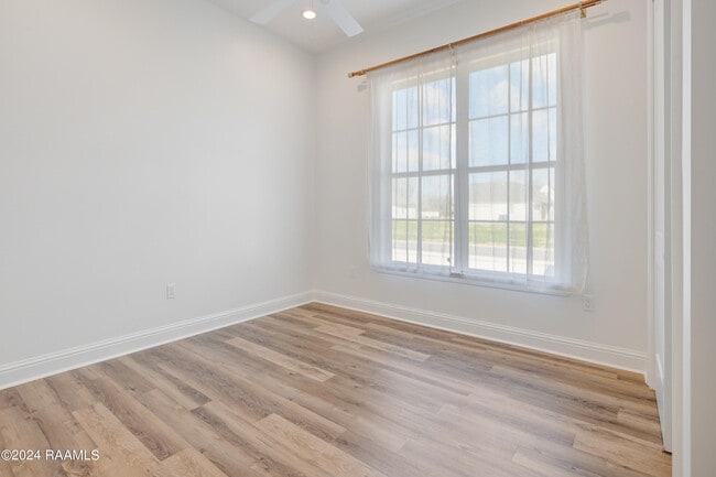 Building Photo - 105 Tea Rose Dr