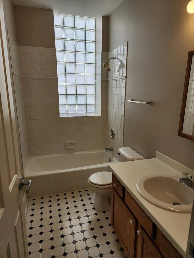 Building Photo - Apartments in Lockport