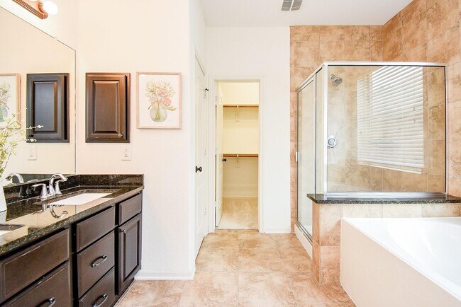Building Photo - 6410 Papaya Bend Dr
