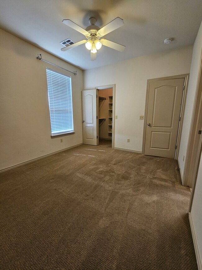 Building Photo - 513 Summit View Ct