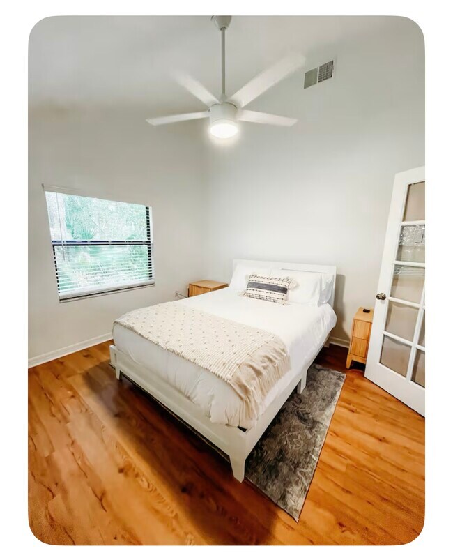 Building Photo - 4402 Sea Cove