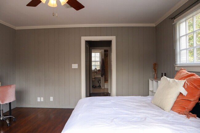 Building Photo - 123 Lloyd St