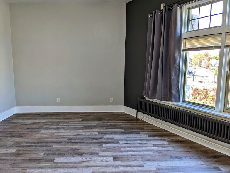 Building Photo - 1 Main St