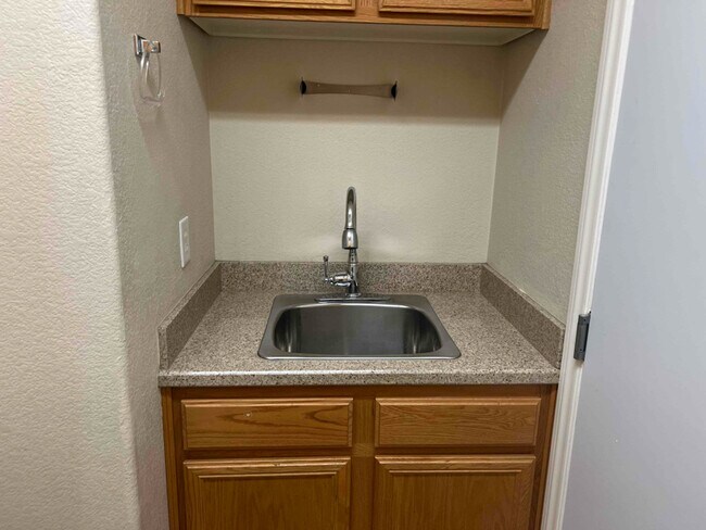 Building Photo - 205 Valare St