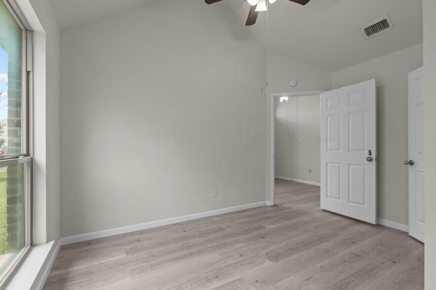 Building Photo - 3330 Shining Light Dr