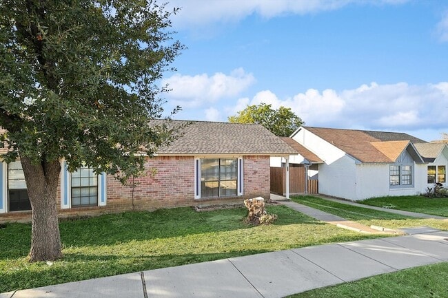 Building Photo - 6033 Dooley Dr