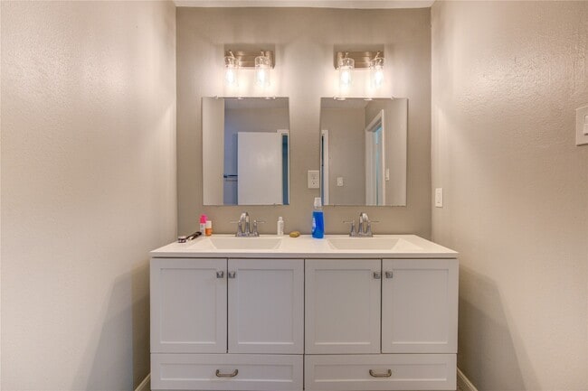 Building Photo - 3046 Wagon Trail Dr