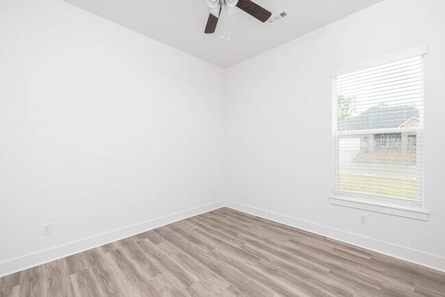 Building Photo - 2856 S Zinc Ave