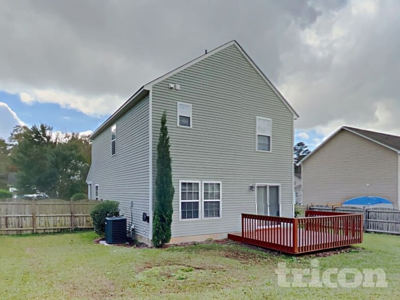 Building Photo - 225 Eagle Pointe Dr