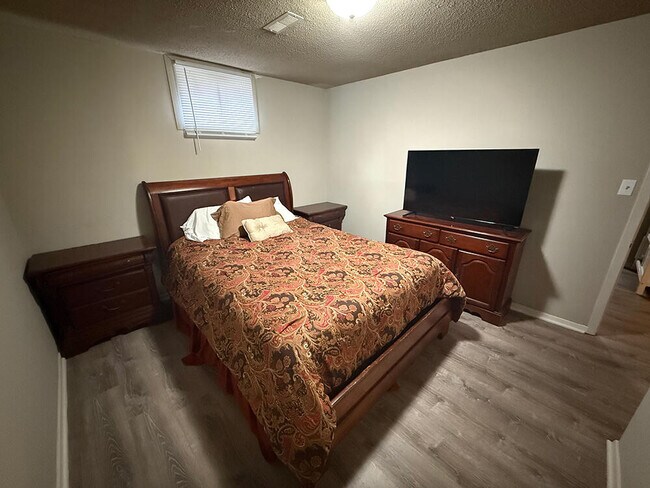 Building Photo - 212 Wheaton Ct