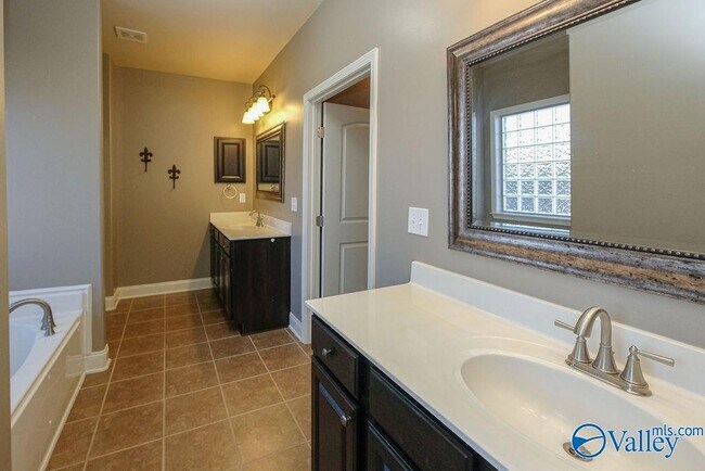 Building Photo - 200 Brighton Park Way