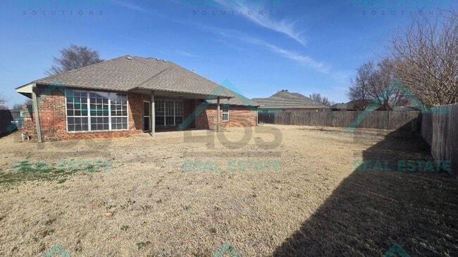 Building Photo - Lovley 4 Bedroom Plus an Office