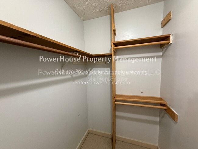 Building Photo - 3209 Henderson Walk