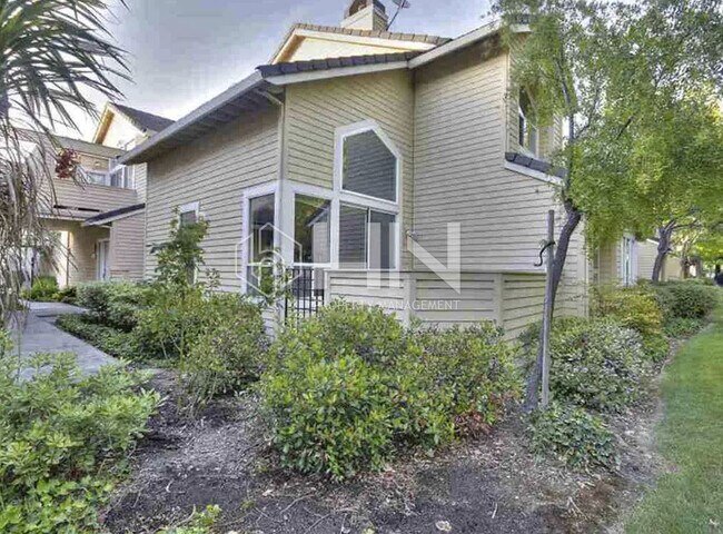 Building Photo - 5228 Tacoma Common