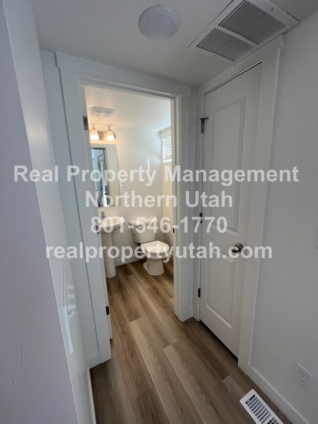 Building Photo - 3084 N 1600 E