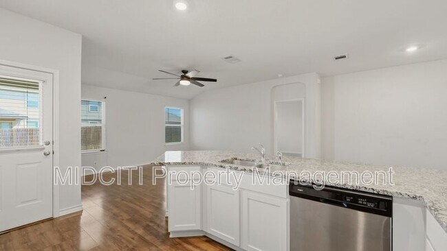 Building Photo - 221 Tule Canyons
