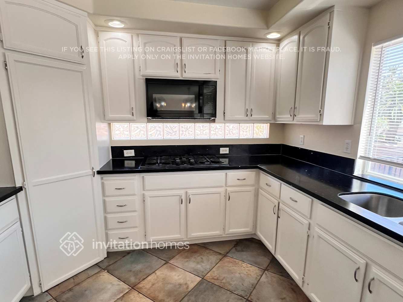 Building Photo - 280 Plaza Carmelina Ct