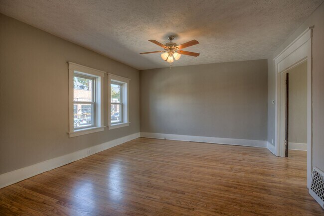 Building Photo - 4-Plex on Farnam