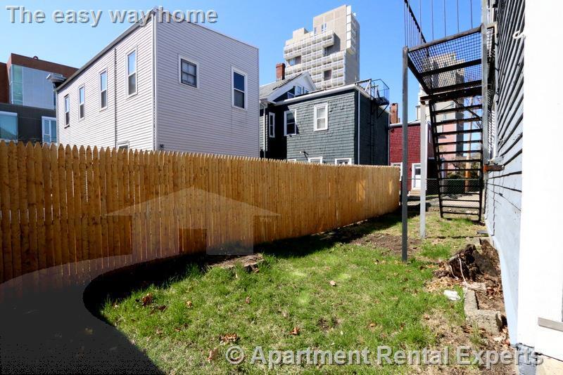 Building Photo - 9 Elmer St