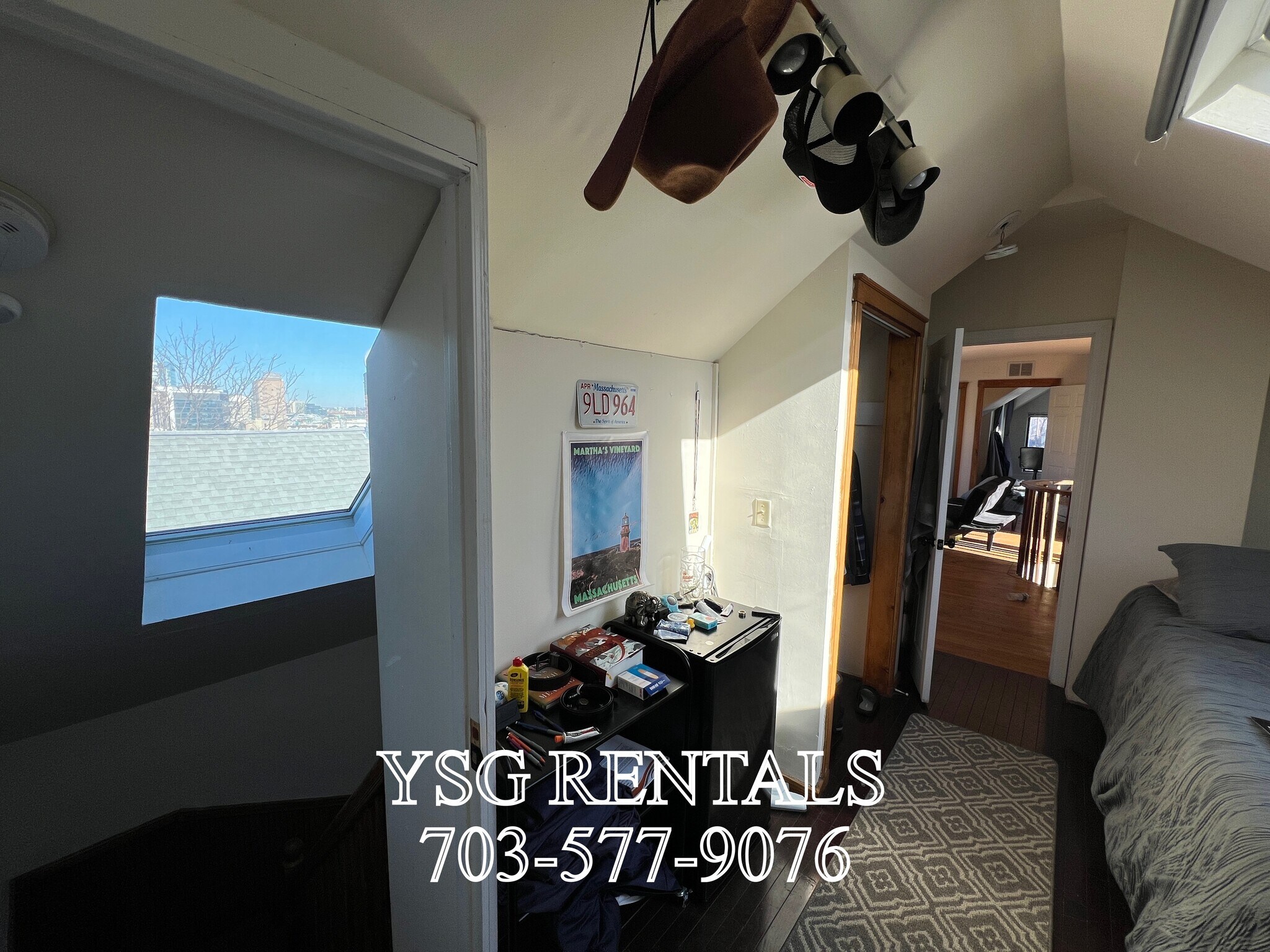 Building Photo - 9 Sunset St