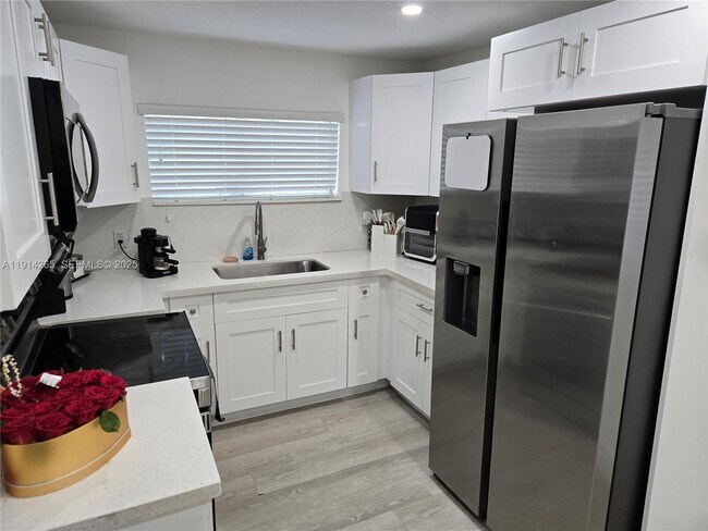 Building Photo - 1420 NW 116th St