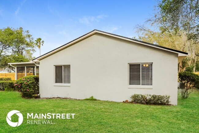 Building Photo - 1800 Gladiolas Dr