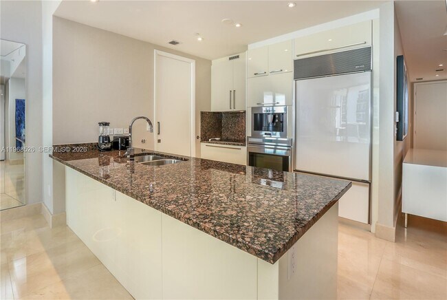 Building Photo - 16001 Collins Ave