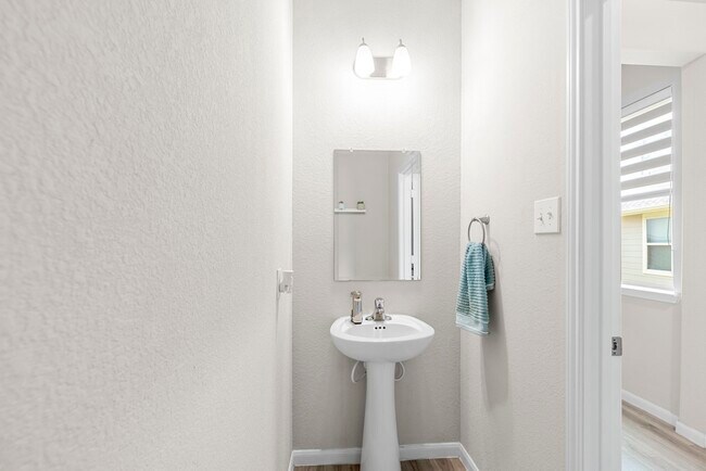 Building Photo - 5006 Sunway Dr