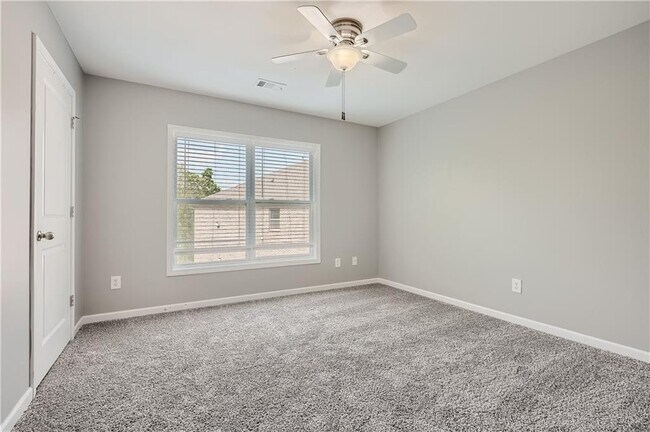 Building Photo - 5211 Lake Field Dr