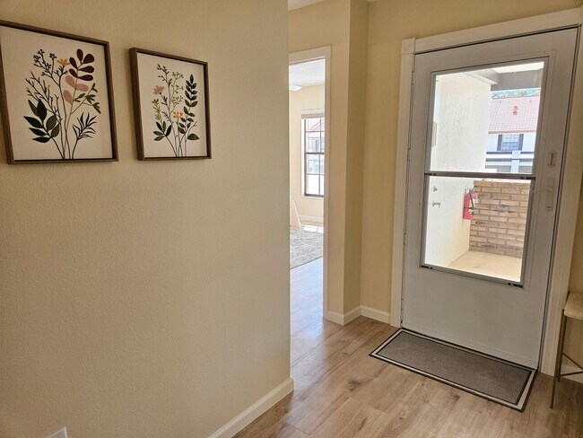 Building Photo - Seasonal Short-Term 2 Bedroom 2 Bathroom 2nd Floor Condo in Estancias of Capri Isles!