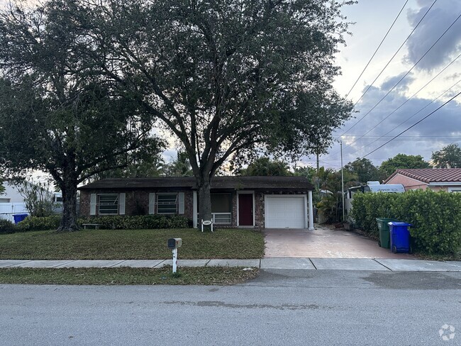 Building Photo - 1841 SW 46th Ave