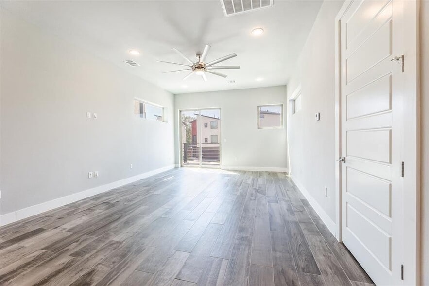 Building Photo - 1417 Kramer Ln