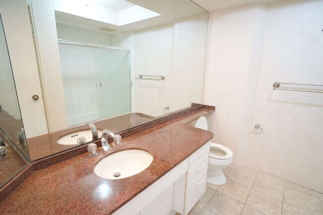 Building Photo - Spacious 2BR/2BA w/ Views, Lanai & 2 Parking – One Waterfront Tower